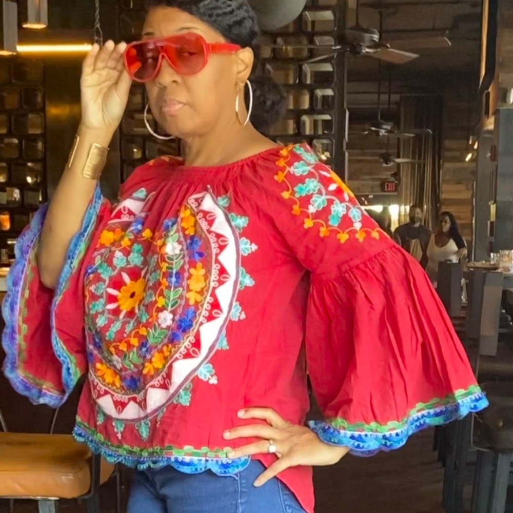 Embroidered Women’s Top Blouse Size S/M Mex Floral Red Sleeve Gorgeous Comfy